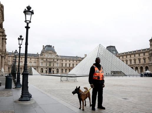 louvre robbery