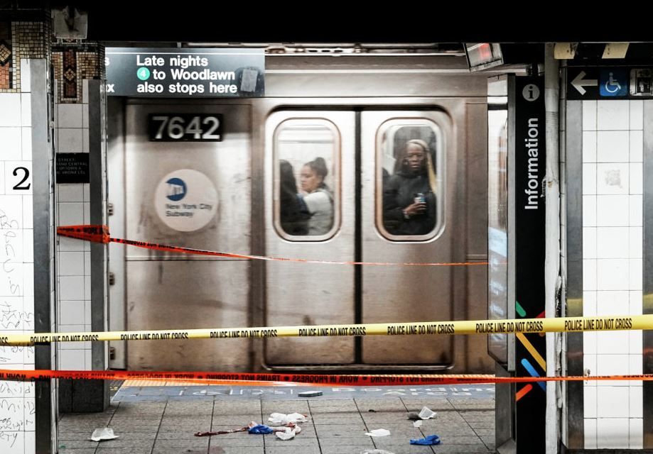 3 Injured In New York Subway Stabbing - Gazette Review