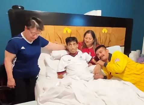 kevin gonzalez with family
