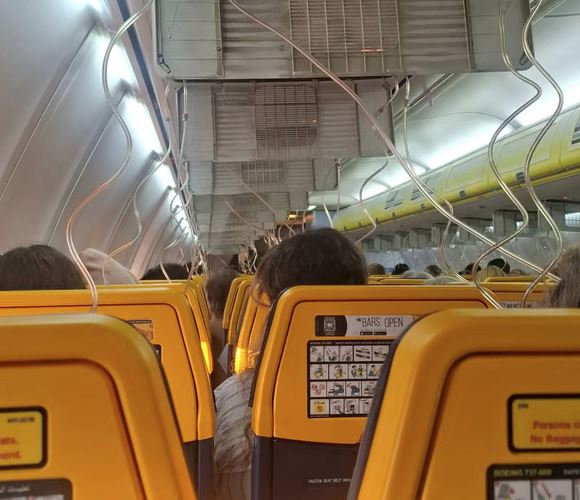 ryanair plane